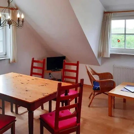 Im Blauen Haus In Apartment Putbus